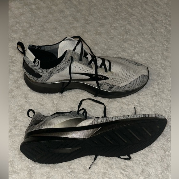 Brooks Levitate 4 Running Shoes in White and Black main image 8